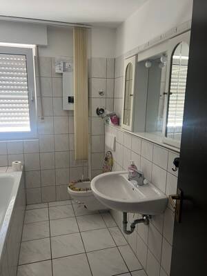 SCHÖNE ZWEIZIMMERWOHNUNG MIT BALKON IN ZENTRALER LAGE – 41564 Kaarst – Vorschaubild 7