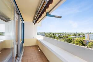 Weitblick . Wohnküche . Wintergarten | Geräumige 2-Zi-Balkonwohnung mit TG-Stellplatz – 81925 München – Vorschaubild 2