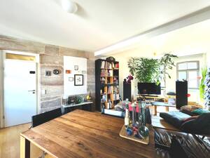 Hochwertige 3 Zimmer Wohnung im sanierten Baudenkmal, großes Bad, Parkettboden und Balkon zentral in Fürth. – 90762 Fürth – Vorschaubild 7