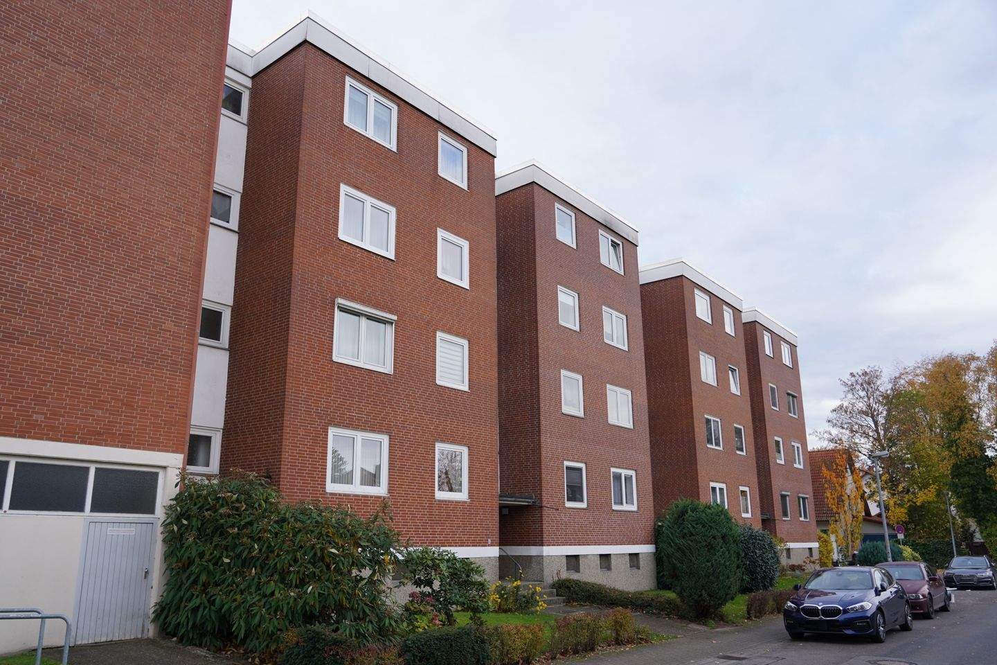 * Vermietete 2-Zimmer-Wohnung mit Balkon * - attraktives Anlageobjekt in H-Misburg – Hannover – Bild 1 von 8