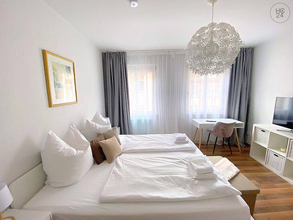 Modern möblierte 2-Zimmer-City-Wohnung mit Balkon und WLAN direkt an der Burg – Nürnberg – Vorschaubild 2