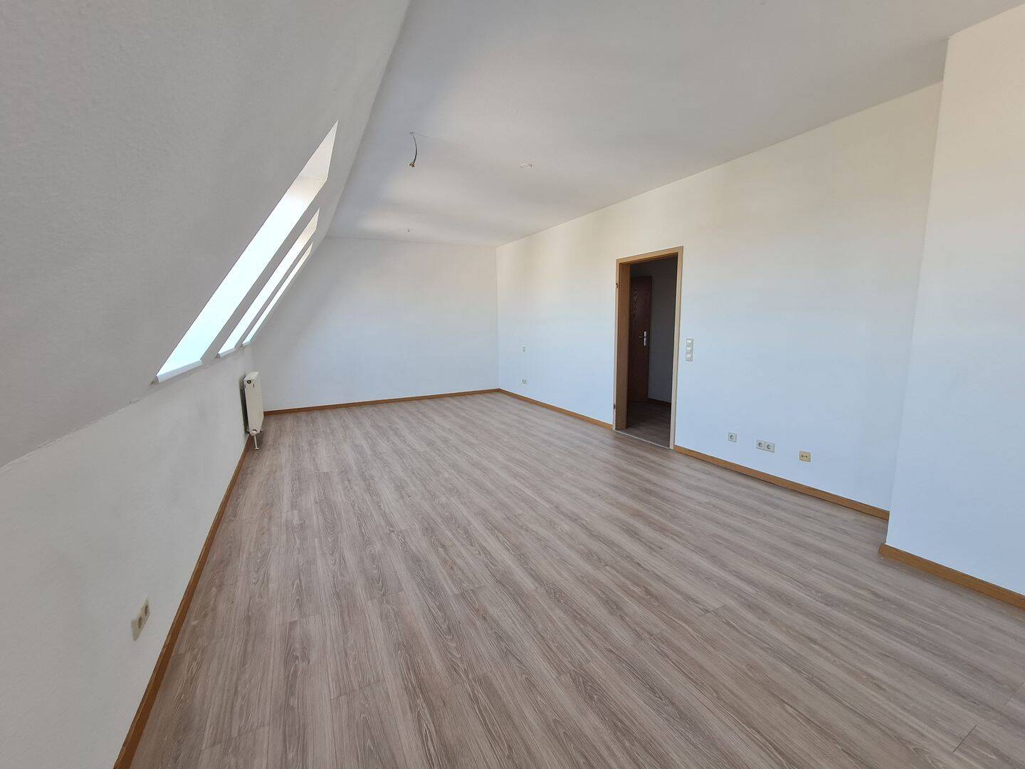 Wohnen mit Ausblick - ohne Treppen steigen mit Aufzug - Erster Bezug nach Sanierung – Chemnitz – Vorschaubild 3