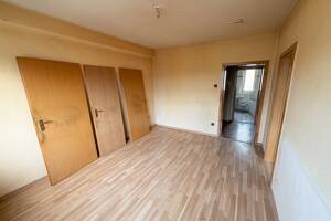 Renovierungsbedürftige 2,5-Zimmer-Wohnung mit großem Potenzial in begehrter Wohnlage – 40468 Düsseldorf – Vorschaubild 2