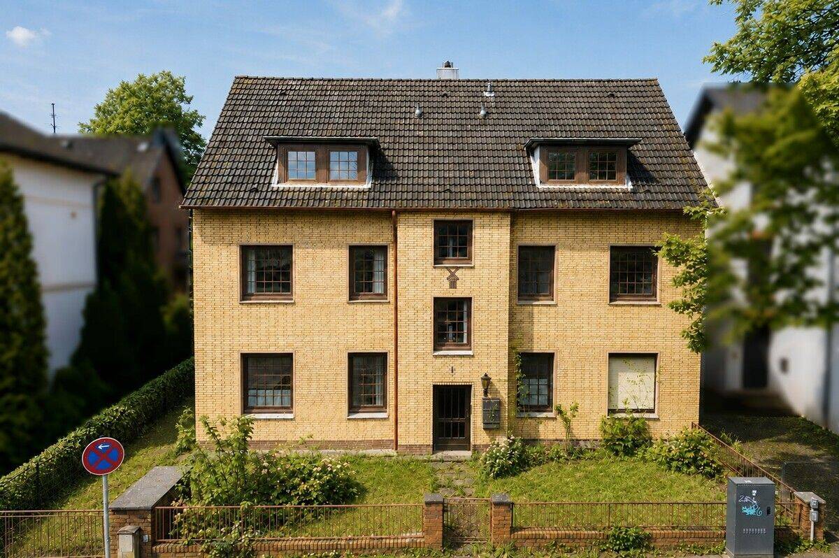 Nienstedten! Sanierungsbedürftiges Mehrfamilienhaus mit Baugrundstück für ein Einfamilienhaus – 22609 Hamburg – Bild 1 von 8