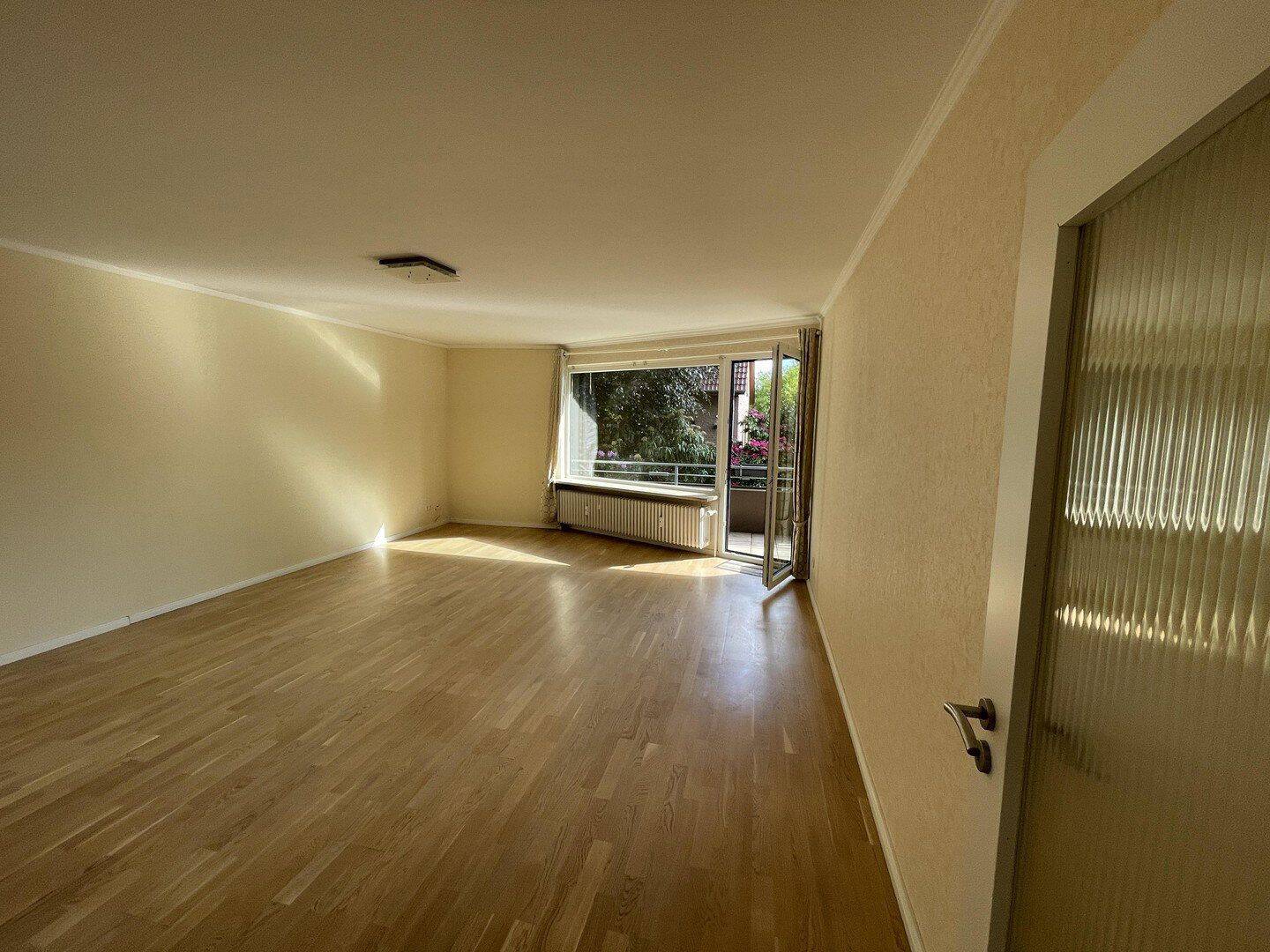 VON PRIVAT: Großzügiges 4-Zimmer-Wohnglück mit Süd-West-Loggia & Garage in Bad Schwartau – Bad Schwartau – Vorschaubild 3