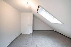 Hochwertige 2-Zimmer-Dachgeschosswohnung mit PKW-Stellplatz und großem Südwest-Balkon in begehrter Lage von Bielefeld-Gadderbaum – 33617 Bielefeld – Vorschaubild 9