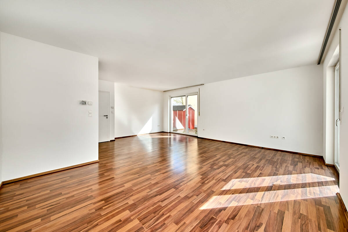 PETS ALLOWED IN DUPLEX HOUSE ! 2011, 10 min. 2 Clay, 165 m², 4.5-Room, 3.5-Bed, 2.25-Bath, Garage – Wiesbaden – Vorschaubild 3
