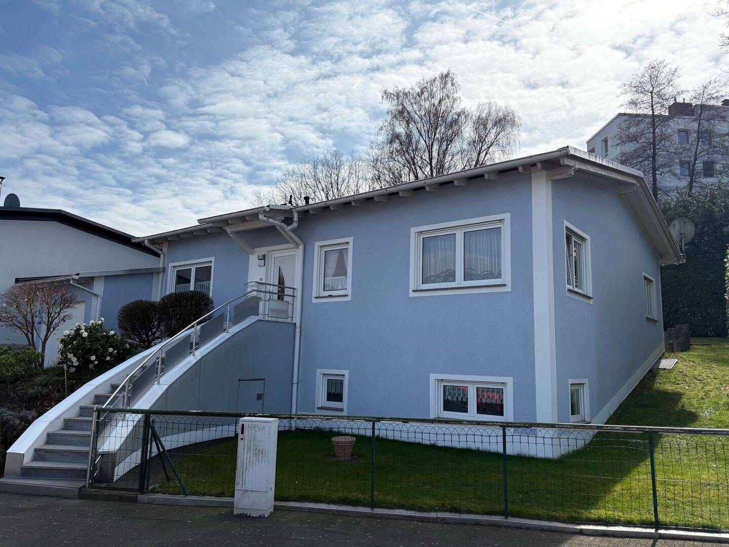 Gepflegtes Einfamilienhaus mit Garage, Garten & Terrasse in Solingen – Solingen – Vorschaubild 3