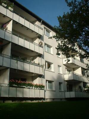 *moderne Balkonwohnung mit Tageslichtbad und 3 Zimmern* – 45355 Essen – Vorschaubild 3