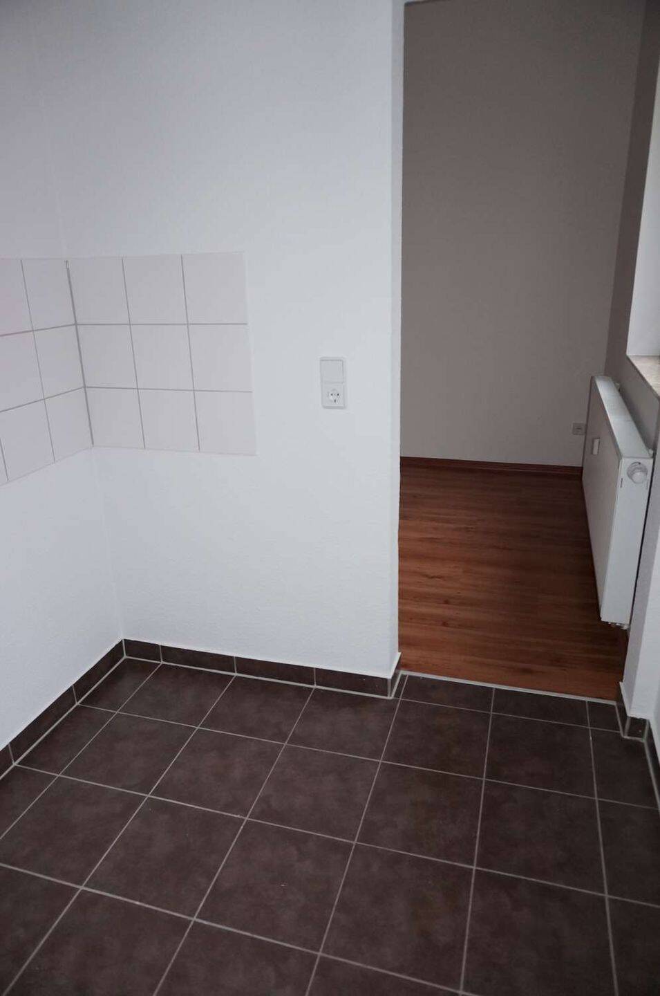 Mieter ab 1.8. gesucht / Laminat / Bad mit Dusche / Uni-Nähe – Chemnitz – Vorschaubild 4