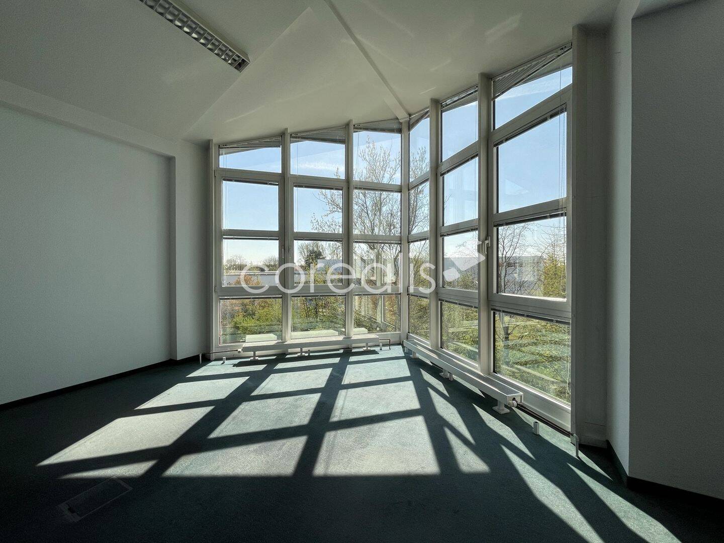 Schöne Büro- & großzügige Hallenflächen in Meerbusch provisionsfrei zur Miete