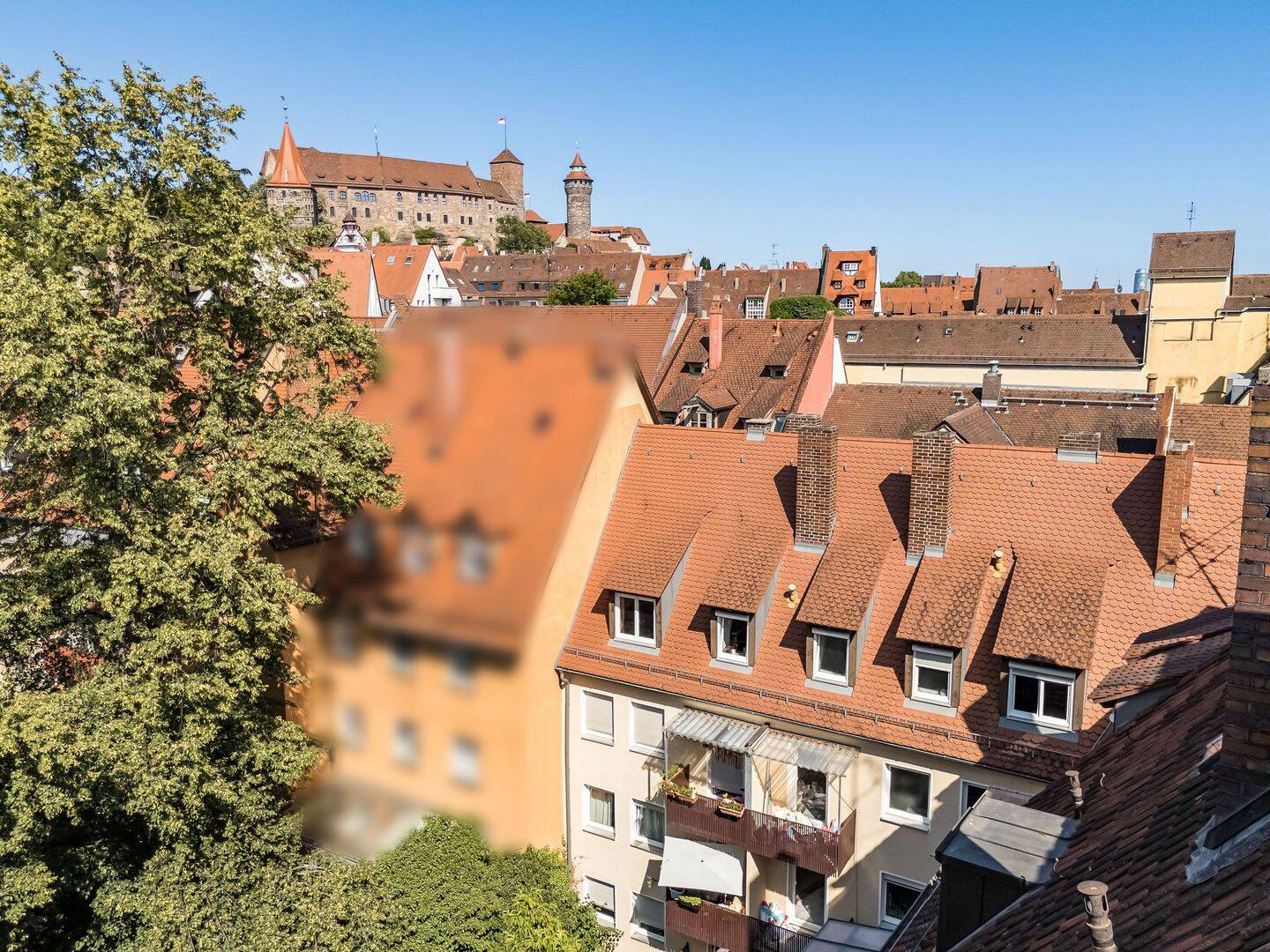 Stilvoll kernsanierte 3-Zimmer-Wohnung (2) in unmittelbarer Burgnähe – Nürnberg – Vorschaubild 2