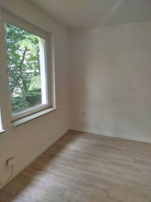 Teilsanierte 2-Zimmer-Wohnung im 1.OG-frisch renoviert und zentral gelegen. – 45143 Essen – Vorschaubild 5