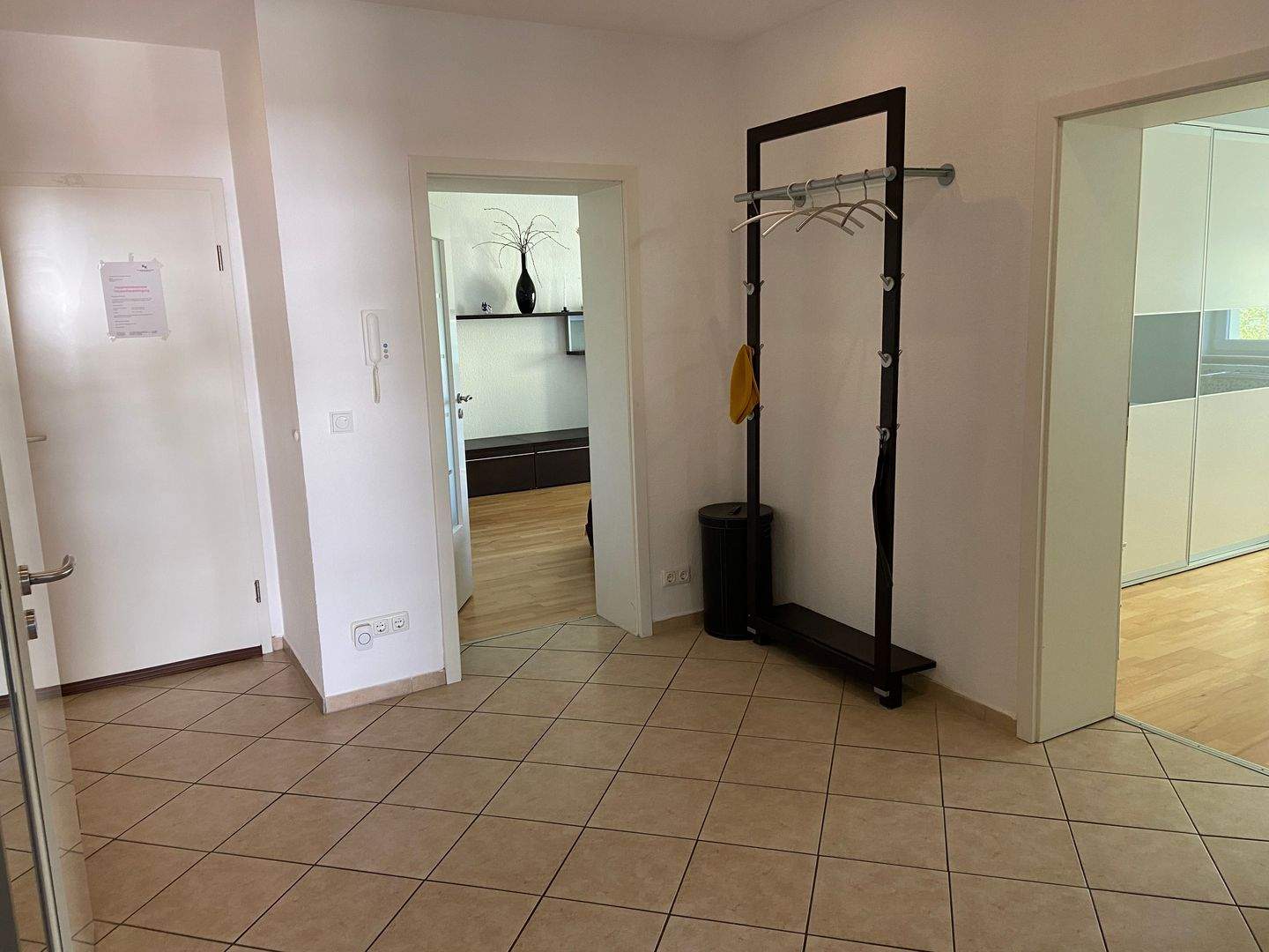 Exklusive 3,5-Zimmer-Wohnung mit gehobener Innenausstattung mit Balkon und Einbauküche in Wiesbaden – Wiesbaden – Vorschaubild 8