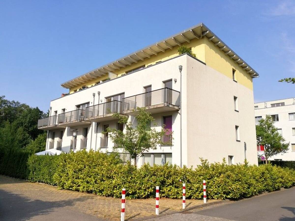 Wohnen mit Hausgefühl - Lichtdurchflutete 3-Zimmer-Maisonette mit Terrasse in ruhiger Lage von Langenhorn! – 22417 Hamburg – Bild 1 von 9