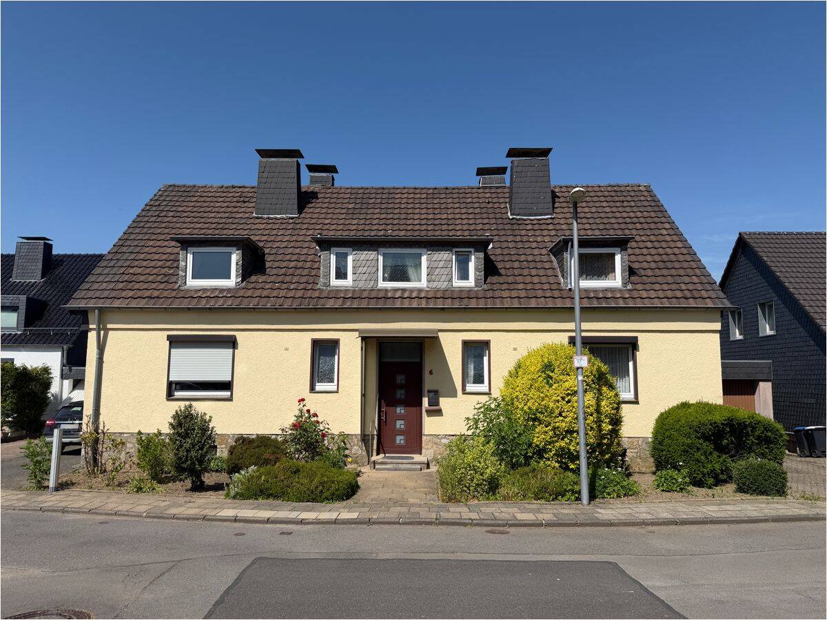 Sanierungsbedürftiges Wohnhaus mit Potential!