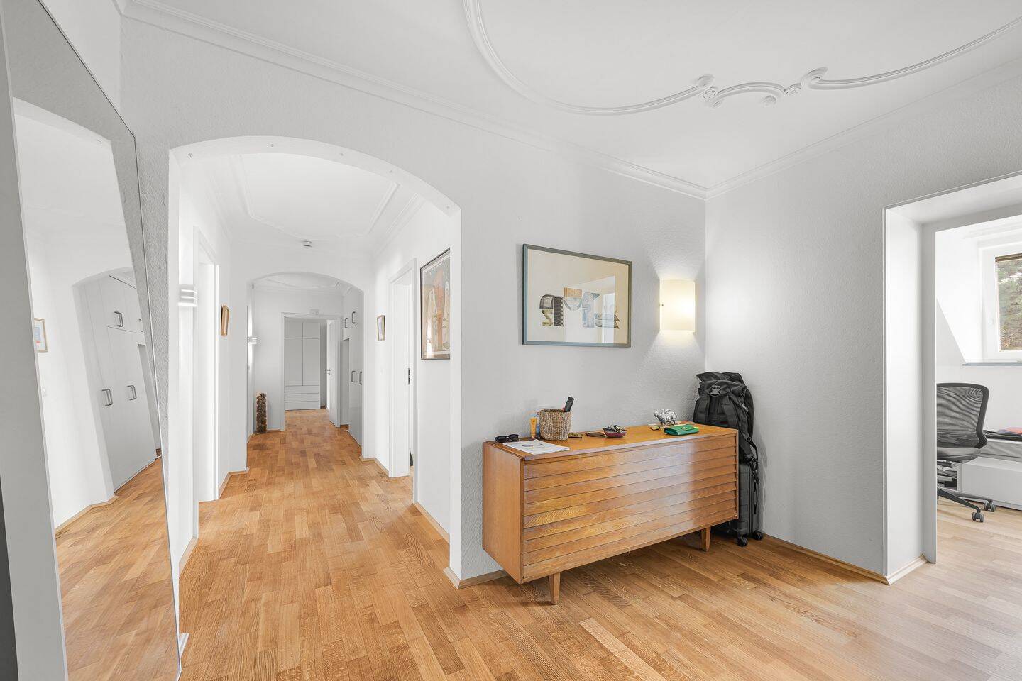 Mit Liebe zum Detail - stilvoll sanierte 2,5-Zimmer-Wohnung mit Charakter – München – Vorschaubild 2