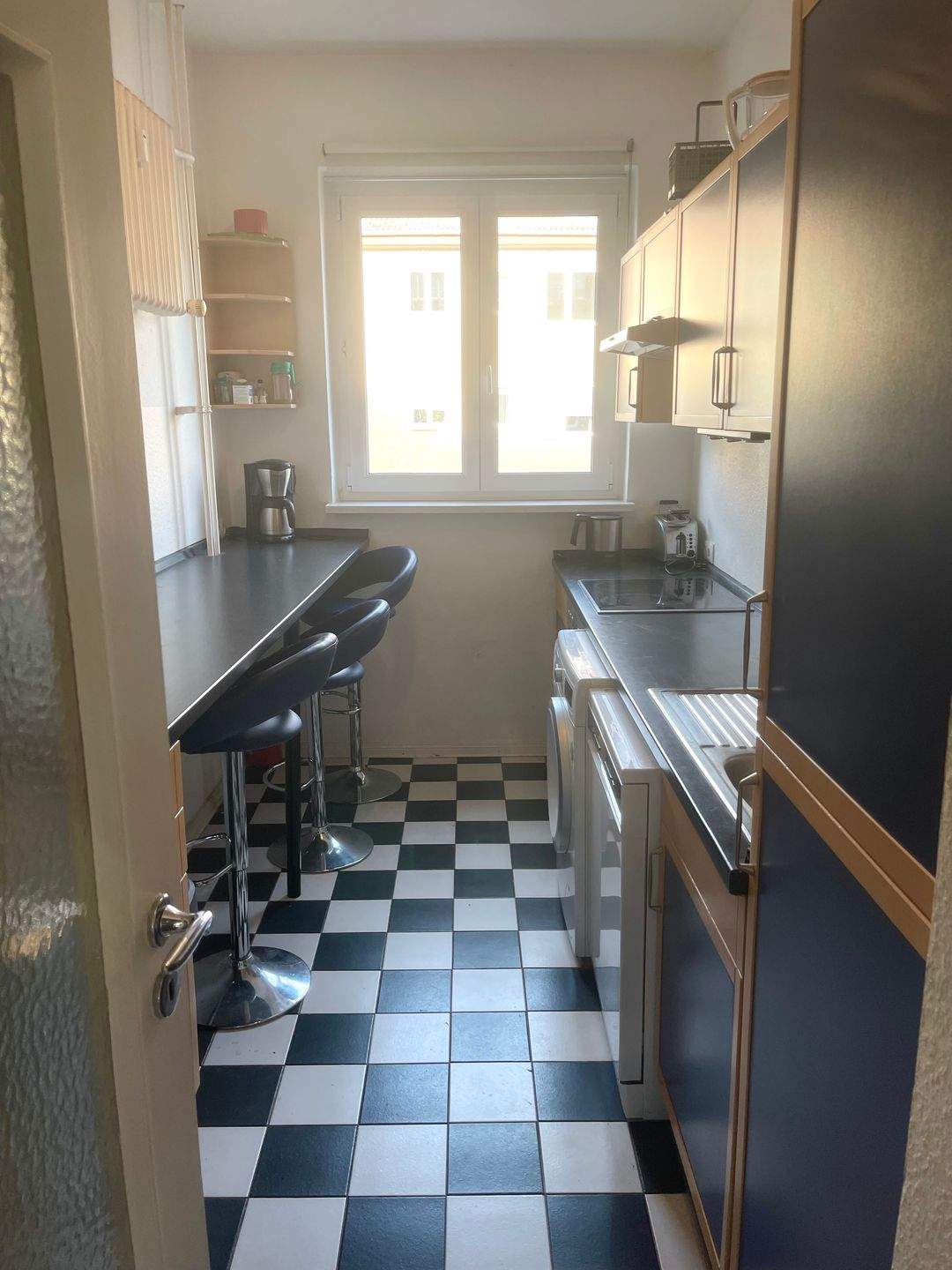 Bezugsfreie helle 3-Zimmer-Altbauwohnung in Westend – Berlin – Vorschaubild 2