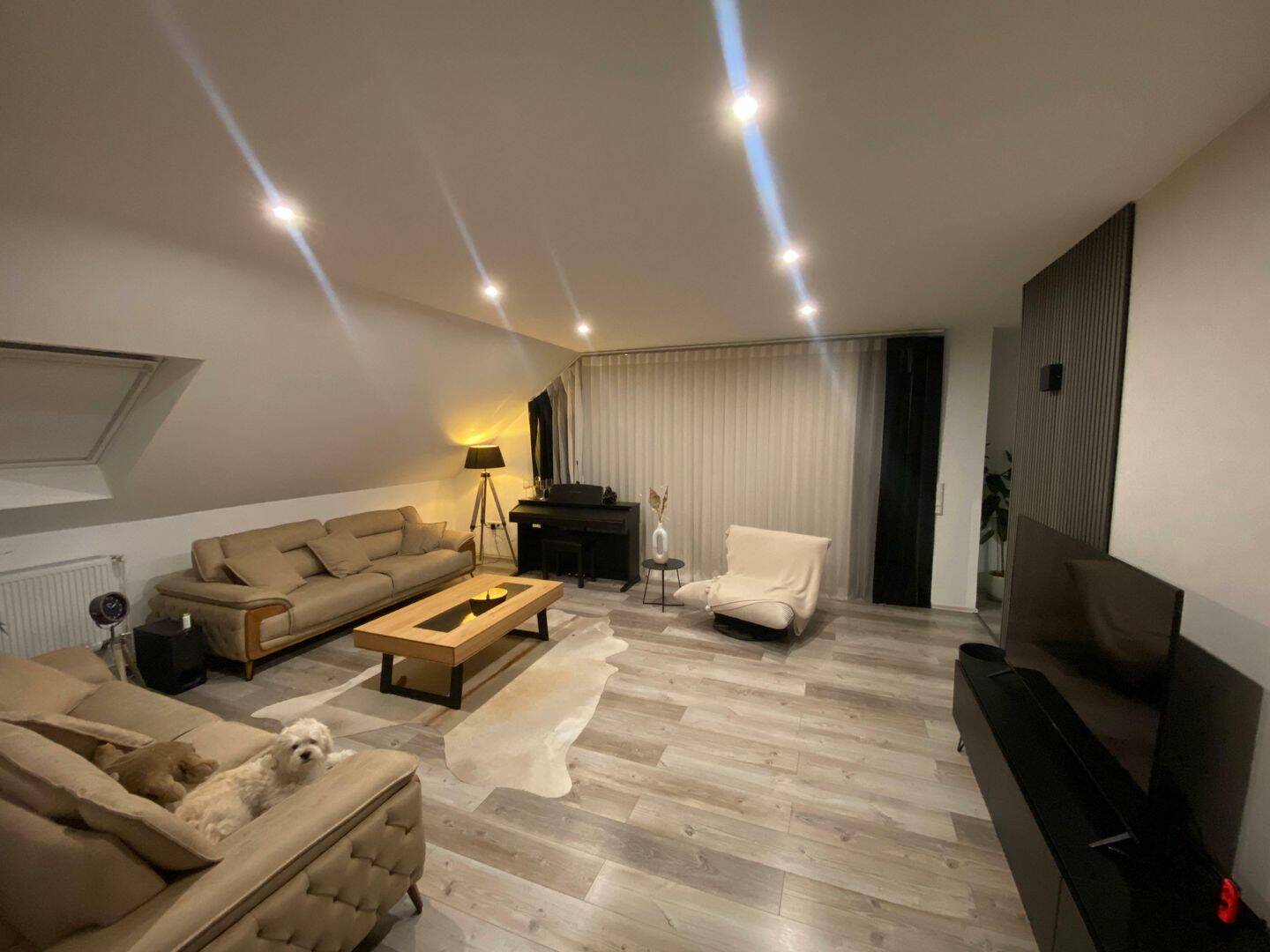 Modernisiertes Zweifamilienhaus mit Balkon, Garten und Garage in idyllischer, ruhiger Lage