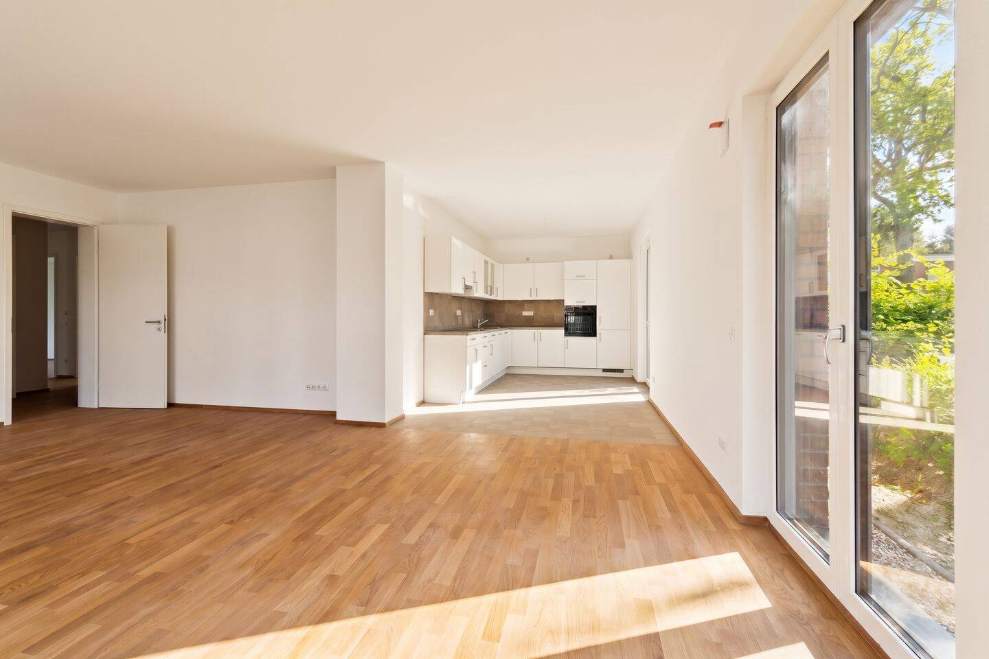 Haus im Haus - Neubau - Erstbezug: 4-Zimmer-Erdgeschosswohnung mit eigenem über 300 m² großem Süd-West-Garten – Hamburg – Vorschaubild 3