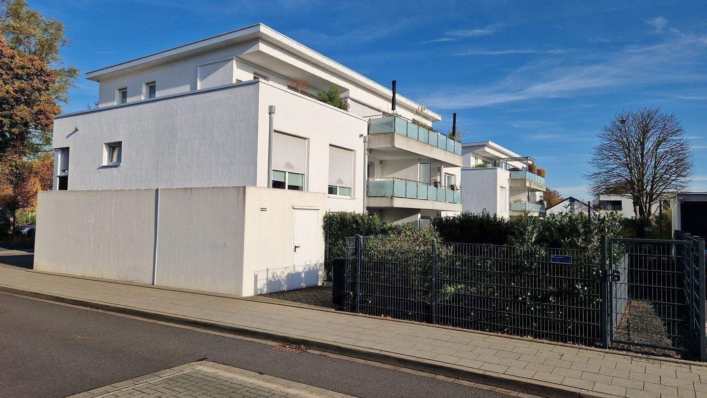 Traumhafte Etagenwohnung in nicht duplizierbarer Lage zum Nordpark gelegen ! Gemütliche Terrasse und 2 Stellplätze ! – Mönchengladbach – Vorschaubild 8
