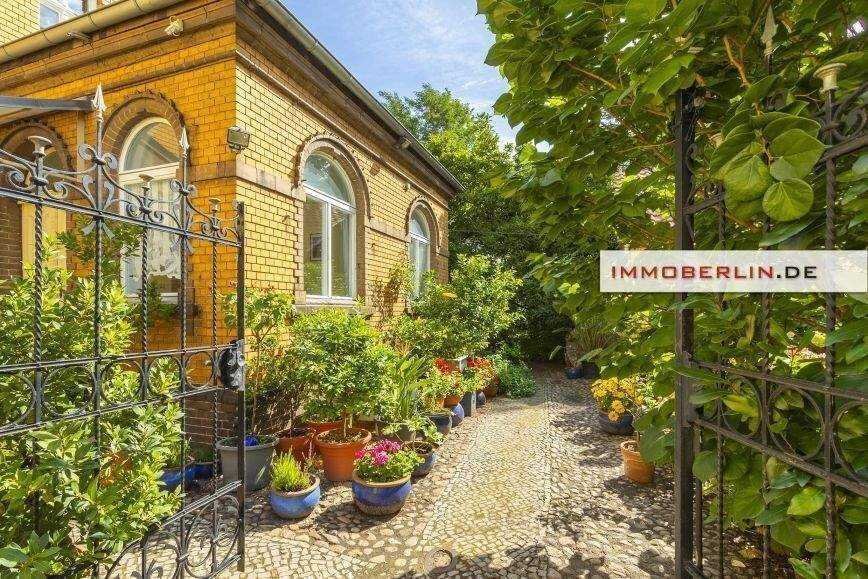 IMMOBERLIN.DE - Exzellente Stadtvilla mit großem Sonnengarten in naturschöner Lage an der Nuthe – Luckenwalde – Bild 1 von 9