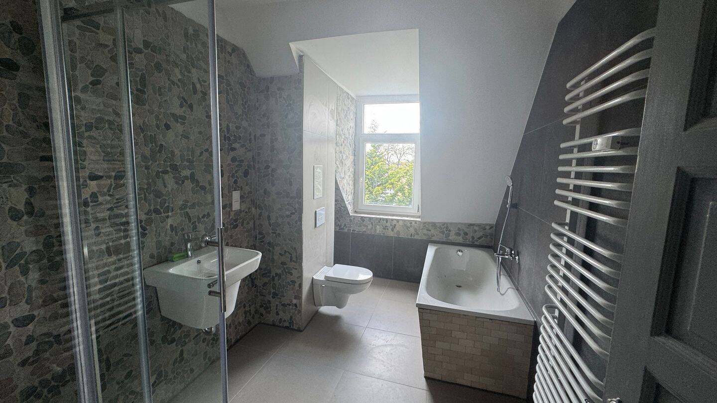 3-Zimmer zum Wohlfühlen mit Altbauflair und neuem Bad