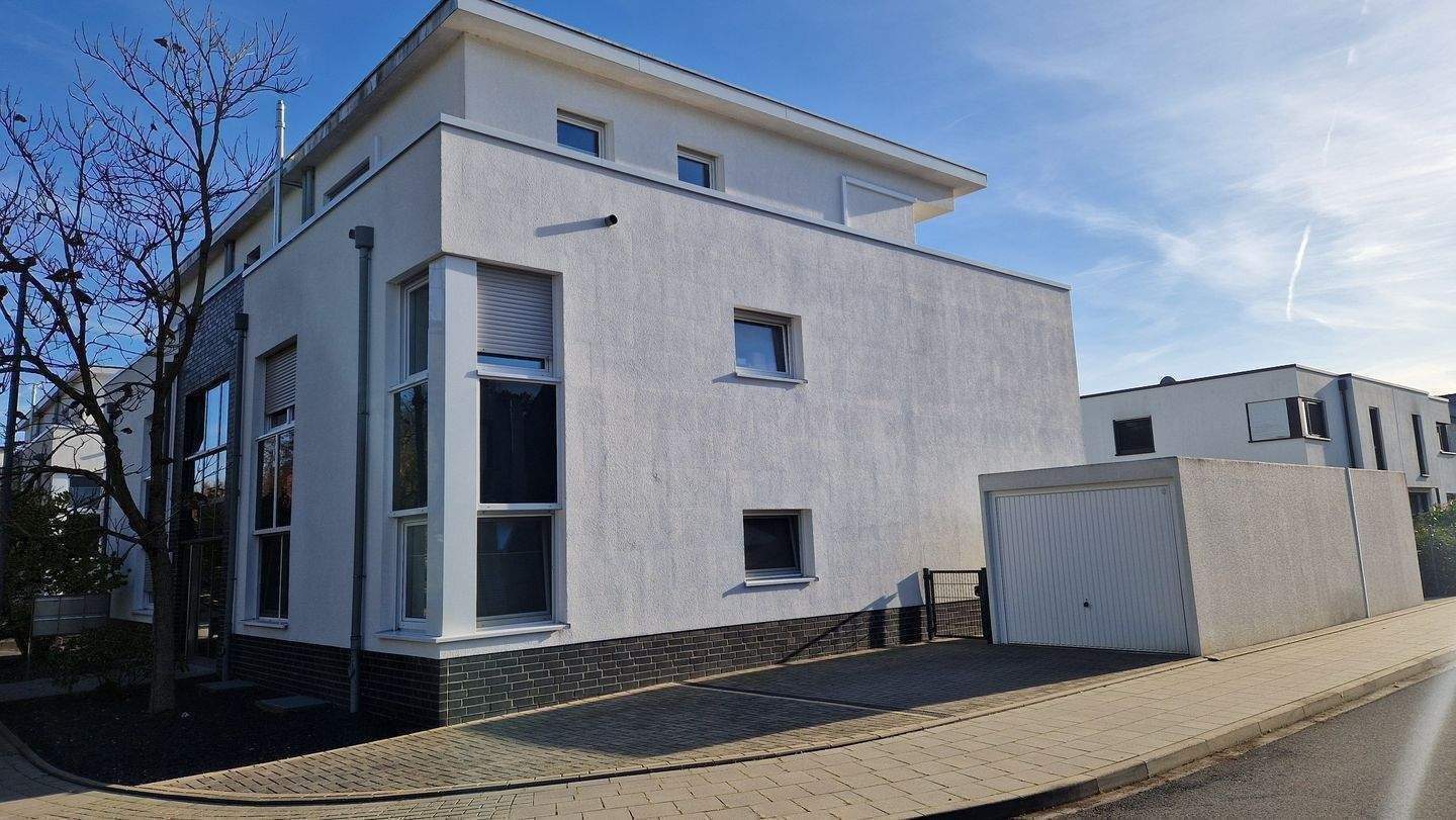 Traumhafte Etagenwohnung in nicht duplizierbarer Lage zum Nordpark gelegen ! Gemütliche Terrasse und 2 Stellplätze ! – Mönchengladbach – Vorschaubild 6