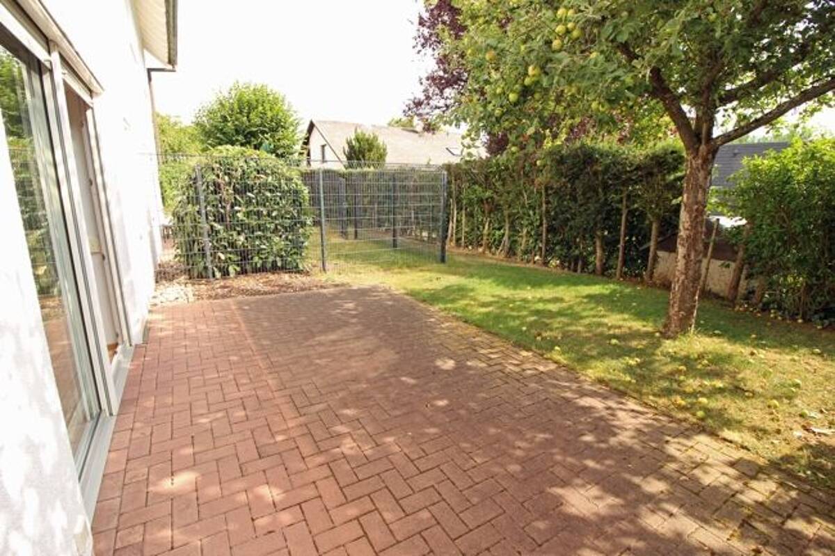 Traumhafte Feldrandlage mit Terrasse – 35606 Solms – Bild 1 von 6