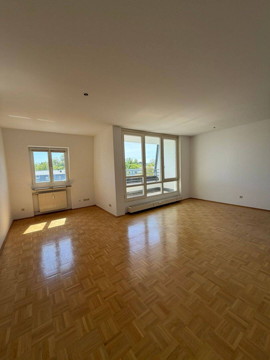 Helle 2,5-Zimmer DG-Wohnung mit Terrasse in München-Bogenhausen – München – Vorschaubild 6
