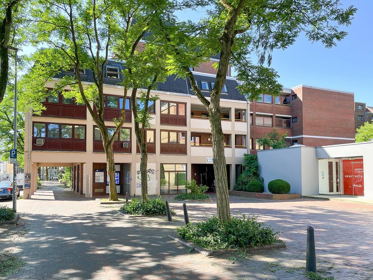 Bezugsfreie und renovierte Etagenwohnung in Toplage im Gerichtsviertel-Oldenburg – 26135 Oldenburg – Bild 1 von 9