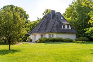 Stilvolles Anwesen in Bestlage - Villa mit parkähnlichem Grundstück in direkter Lage zum Knoops Park