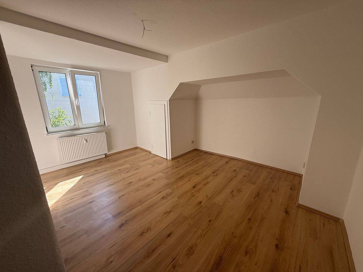 ruhige DG 3 Raum Wohnung – Chemnitz – Vorschaubild 5