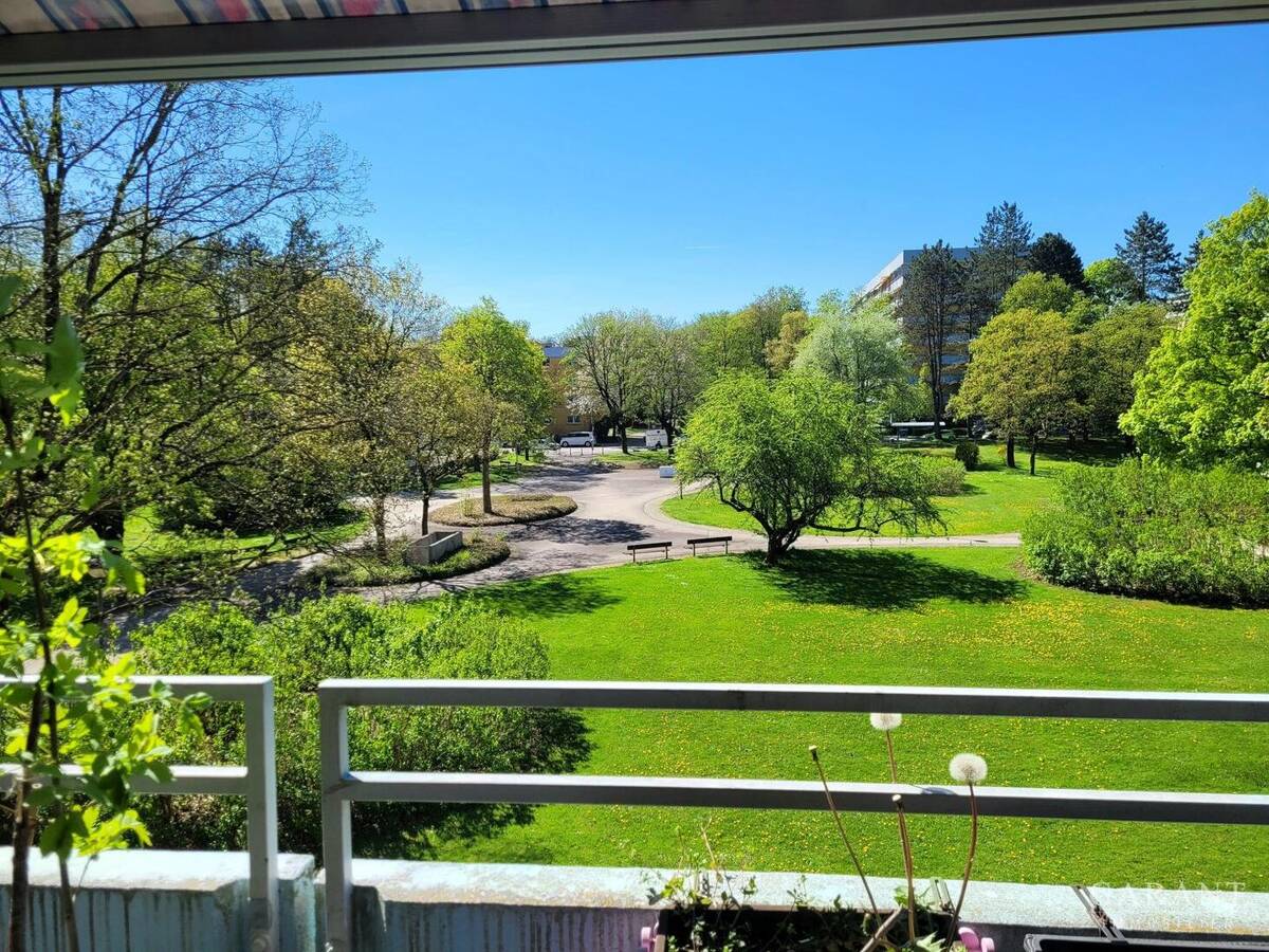 Sonniges und helles 3 Zimmer Juwel direkt am Ostpark - Tiefgaragenstellplatz inklusive - frei ! – 81735 München – Bild 1 von 9