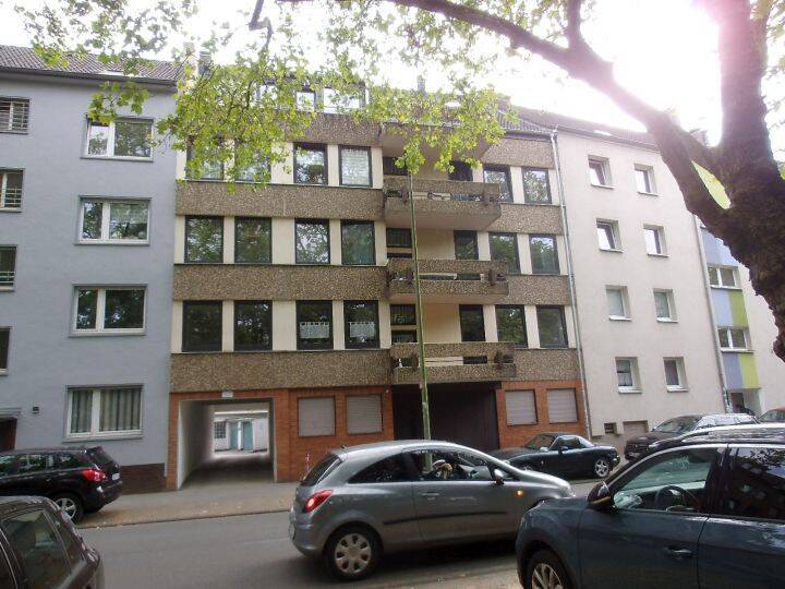 Appartement mit Einbauküche und Balkon im 1.OG