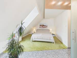 Moderne Doppelhaushälfte mit Garage, 2 Stellplätzen und Gartenidylle in unmittelbarer Feldrandlage – 55129 Mainz – Vorschaubild 8