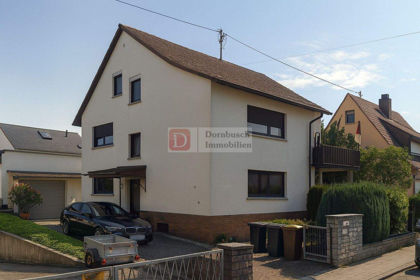 Top!! Mehrfamilienhaus 3 Wohneinheiten, 2 Garagen & wohnähnlichem Gartenhaus – Frankfurt am Main – Bild 1 von 3