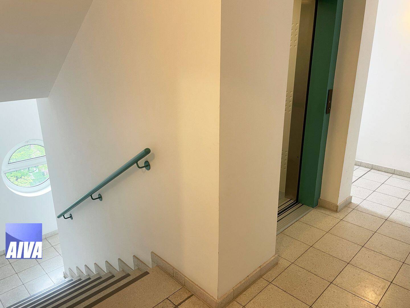 BALKON, WOHNKÜCHE, EINBAUSCHRANK IM FLUR, PARKETT, LIFT, TIEFGARAGENPLATZ IM HAUS MGL. ( 01309 STRIESEN / KRENKELTRASSE ) – Dresden – Vorschaubild 4