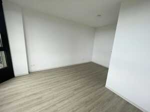 Willkommen in Ihrer frisch modernisierten Familien-Wohnung mit Balkon-Weitblick, Wannenbad, Gäste-WC – 51145 Köln – Vorschaubild 9