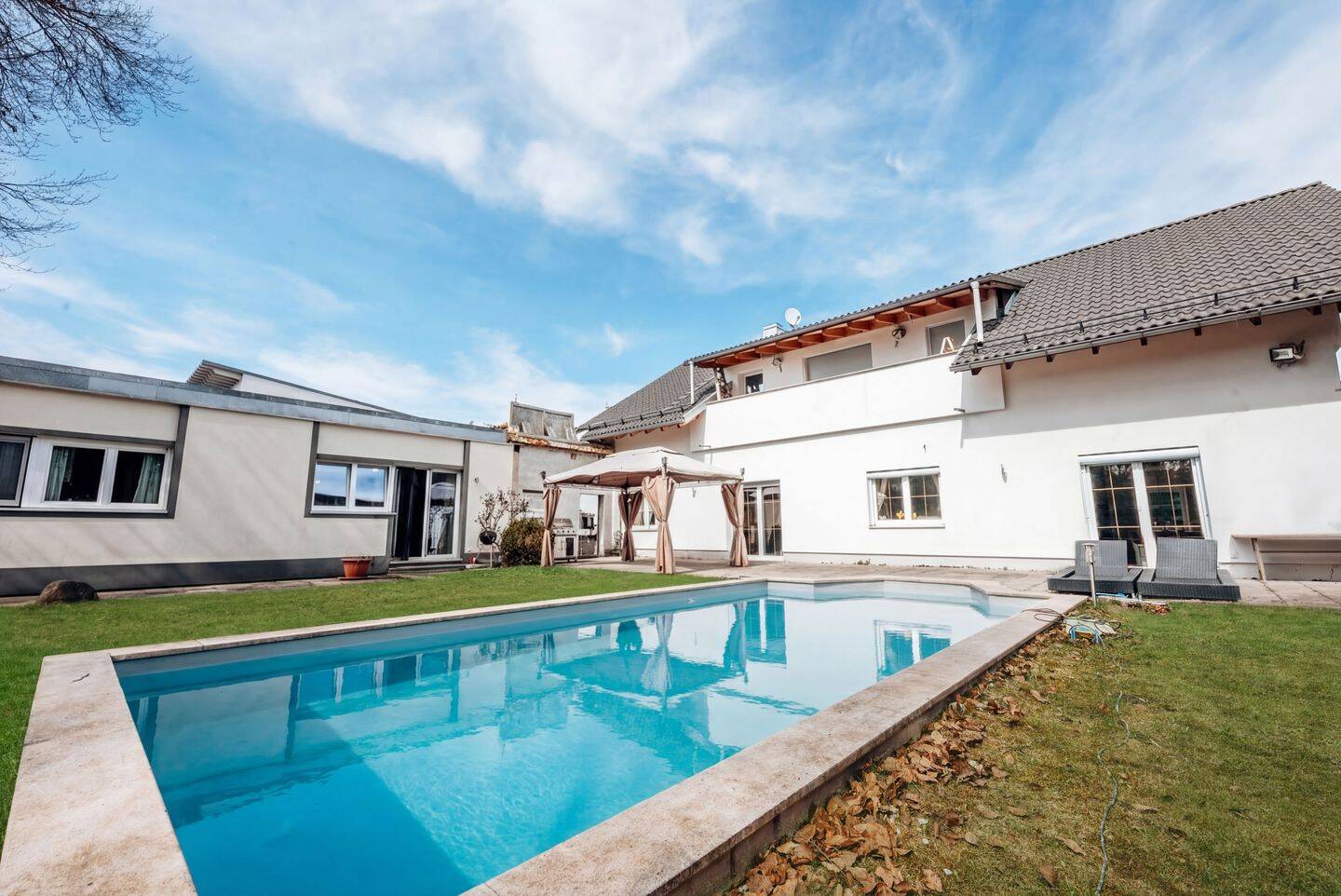 Flexibilität mit viel Platz zum unschlagbarem Preis - Mehrfamilienhaus in Geretsried mit 4 Einheiten – Geretsried – Bild 1 von 9
