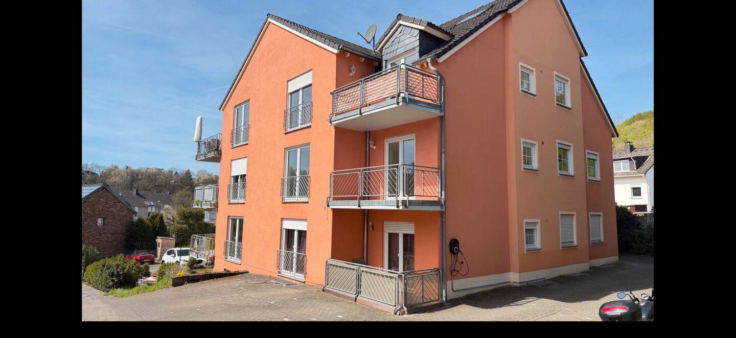Neuwertige 4 ZKB, Balkon Citynähe