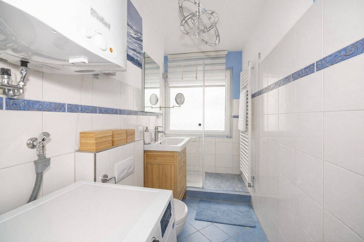 Einziehen und wohlfühlen: Helle 3-Zimmer-Wohnung mit großem Balkon – Würzburg – Vorschaubild 4
