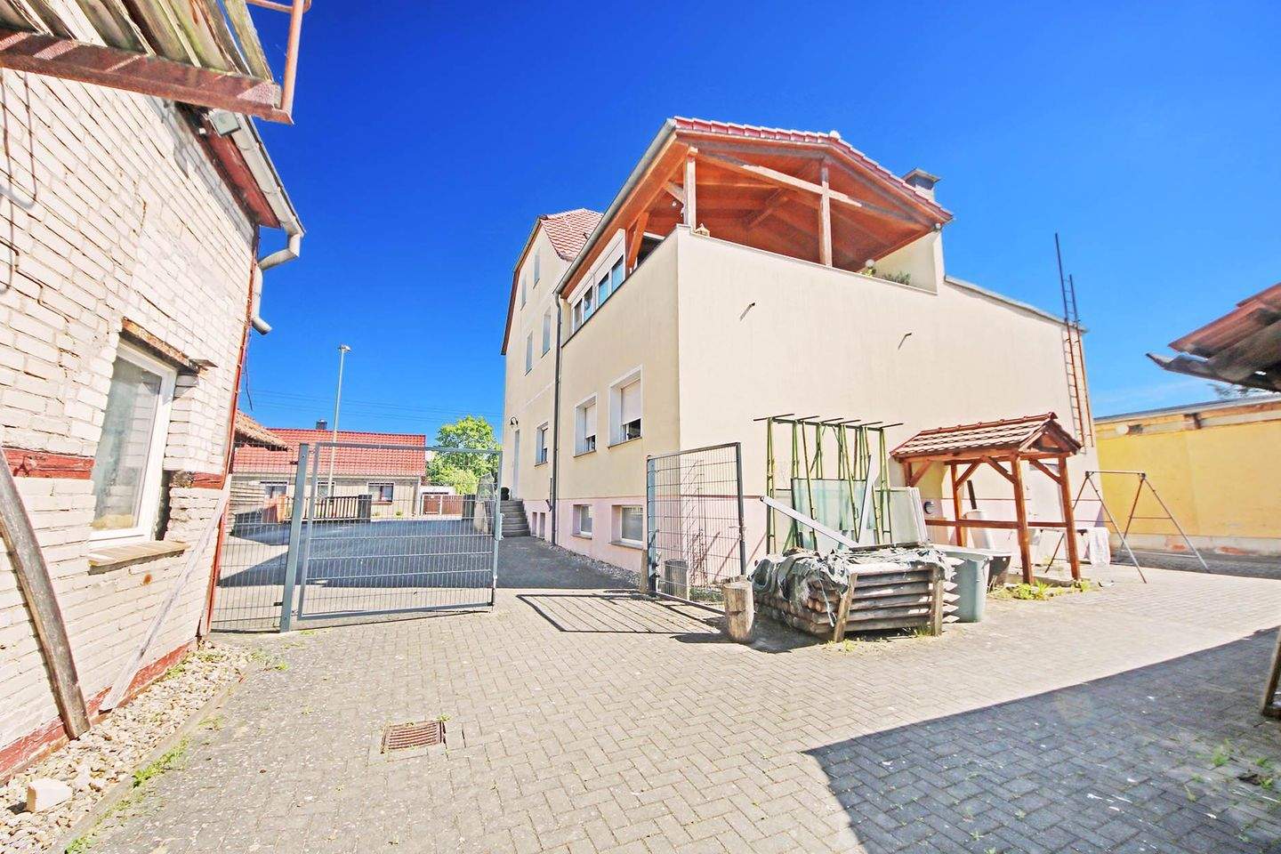 Mehrfamilienhaus mit 3 Wohnungen und großem Werkstattgebäude in Jessen (Elster) OT Holzdorf – Jessen (Elster) – Vorschaubild 4