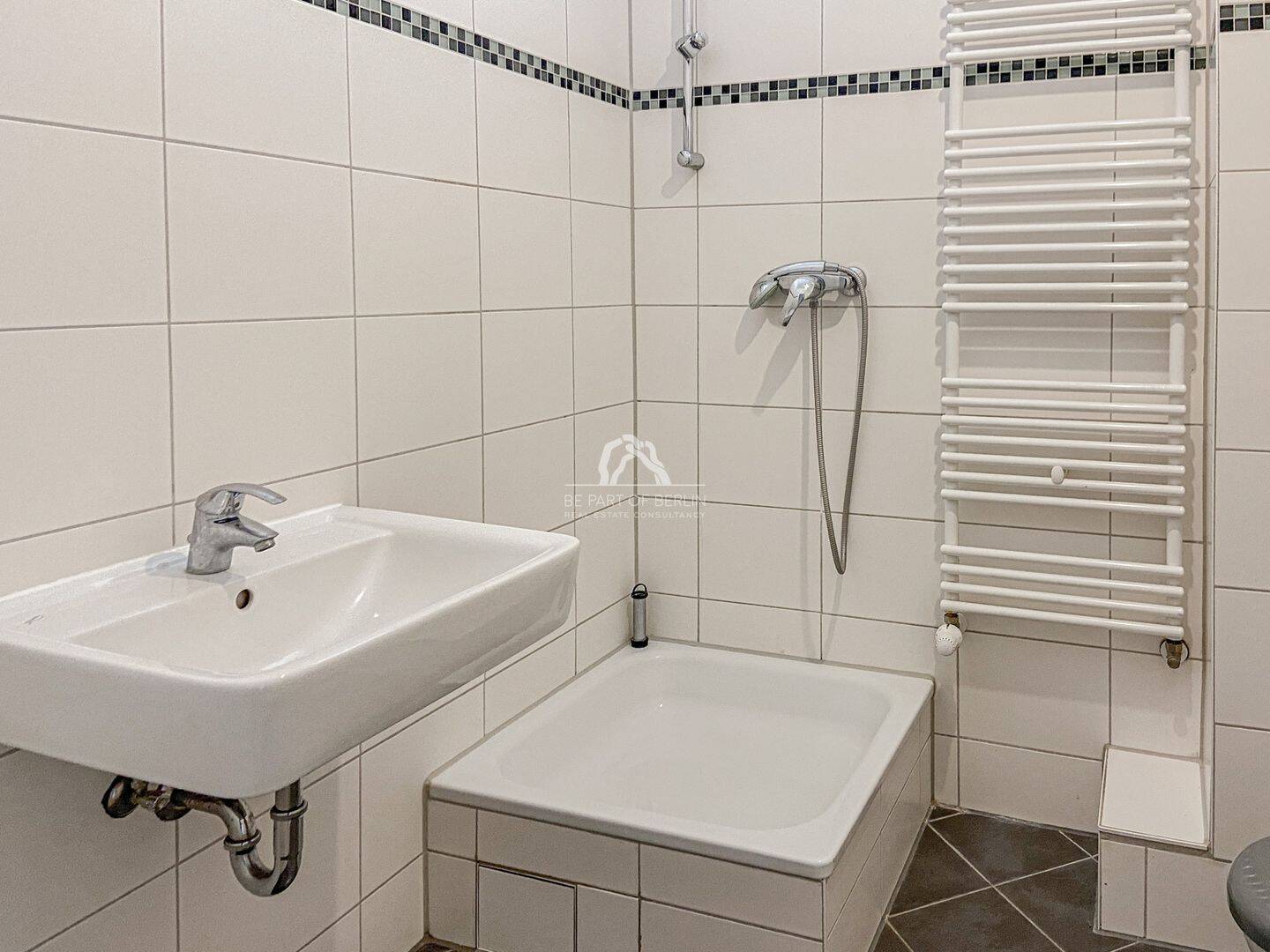 KLASSISCH SCHÖNE UND GEPFLEGTE ALTBAUWOHNUNG IN ERSTKLASSIGER LAGE AM REUTERPLATZ! PROVISIONSFREI! – Berlin – Vorschaubild 8