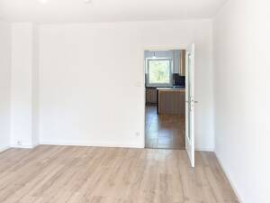 Frisch renovierte 3,5-Zimmer-Wohnung mit Südbalkon in innenstadtnaher Lage – 91052 Erlangen – Vorschaubild 8