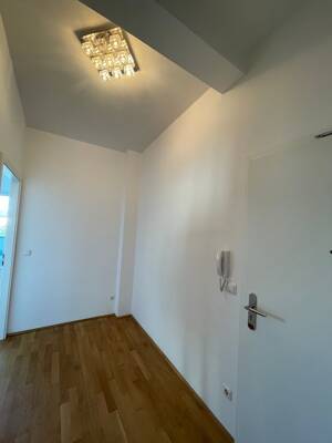 Rarität: Exklusive 3,5 Zimmer-Penthouse-Wohnung mit traumhaftem Ausblick – 93053 Regensburg – Vorschaubild 4