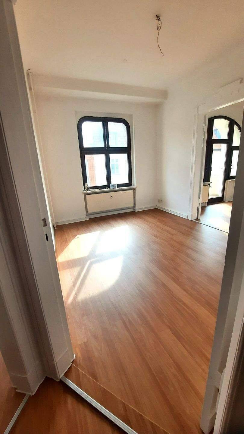 Frisch renoviert! Traumhafte 4-Raumwohnung mit Balkon, nähe Uniklinik