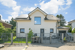 Exklusives Einfamilienhaus in Bestlage von Berlin-Rudow - moderne Technik trifft Familienidylle