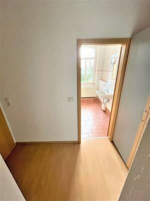 BS52/EGli - Charmante 2-Raum-Wohnung mit Balkon, Kaminofen und Einbauküche in Oschatz – 4758 Oschatz – Vorschaubild 3