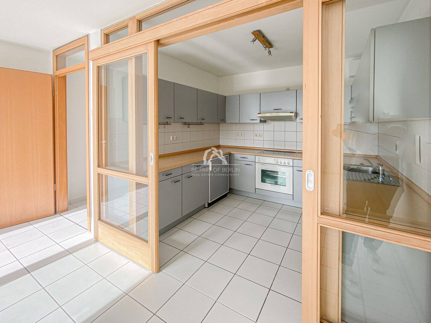 AUßERGEWÖHNLICH! EINMALIG SCHÖNE DG-WOHNUNG MIT DACHTERRASSE, 2 BALKONEN & AUFZUG! PROVISIONSFREI! – Berlin – Vorschaubild 3
